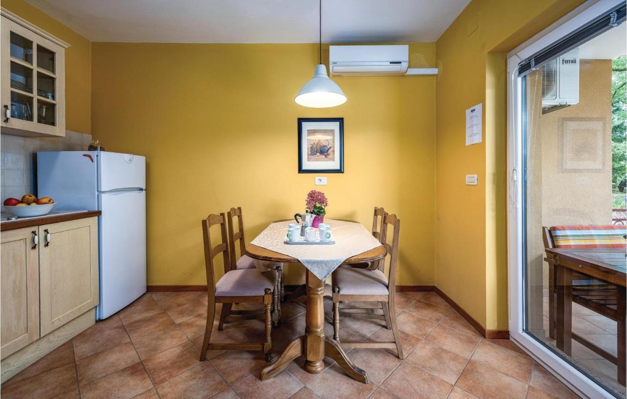 Stunning Apartment In Umag With Wifi Luaran gambar
