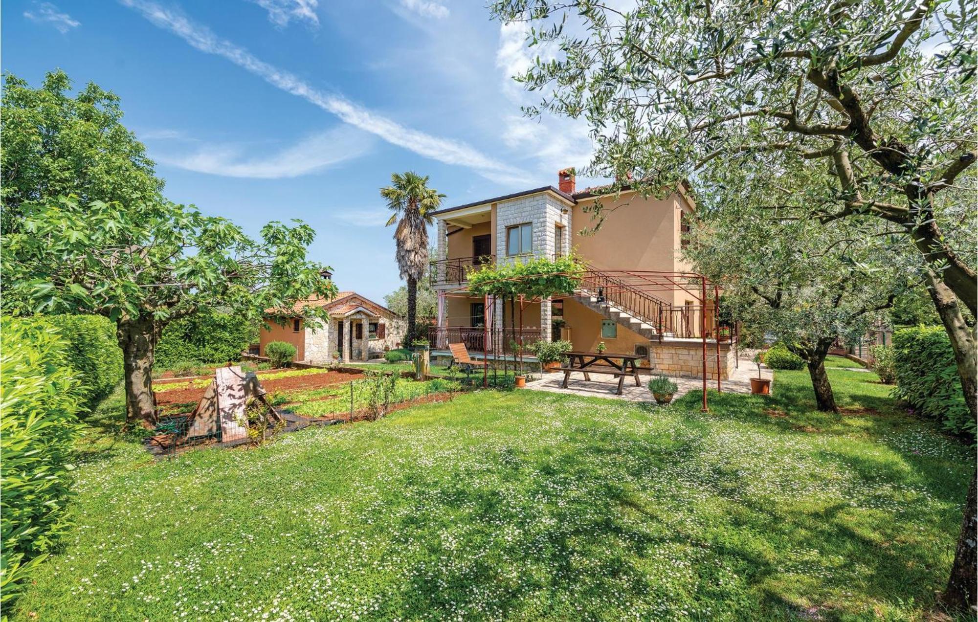 Stunning Apartment In Umag With Wifi Luaran gambar
