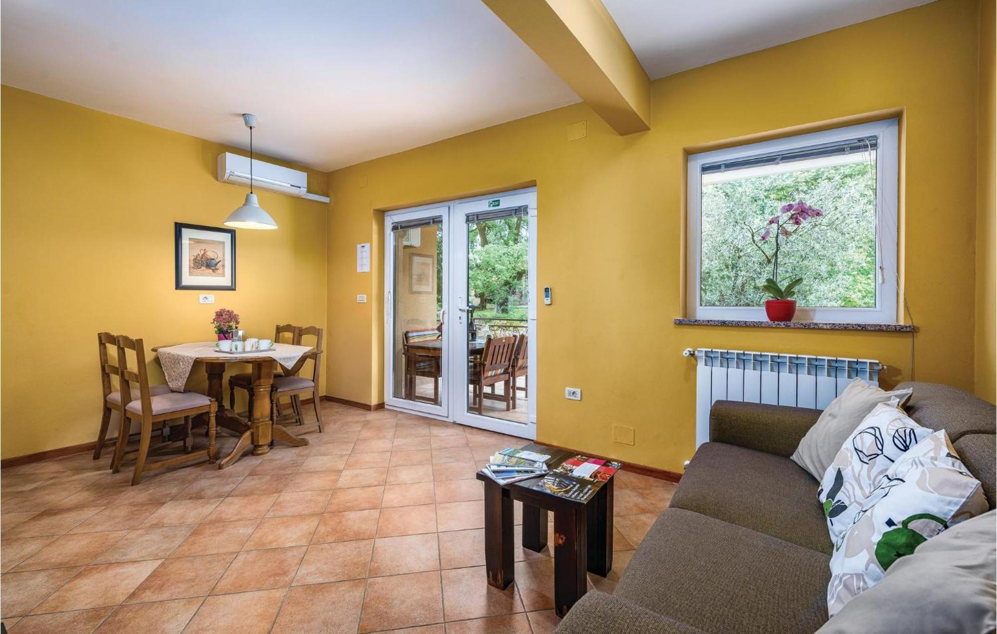 Stunning Apartment In Umag With Wifi Luaran gambar