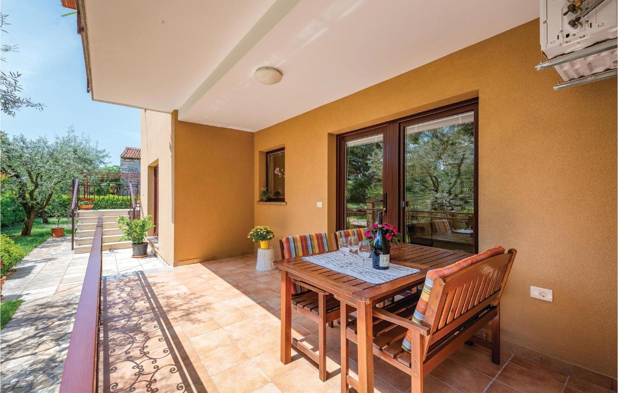 Stunning Apartment In Umag With Wifi Luaran gambar