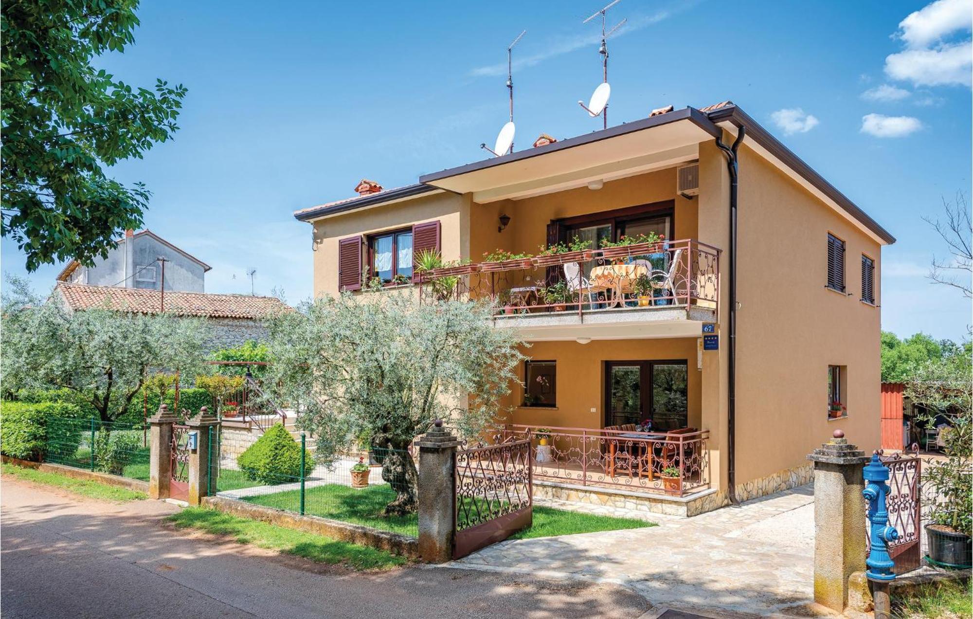 Stunning Apartment In Umag With Wifi Luaran gambar