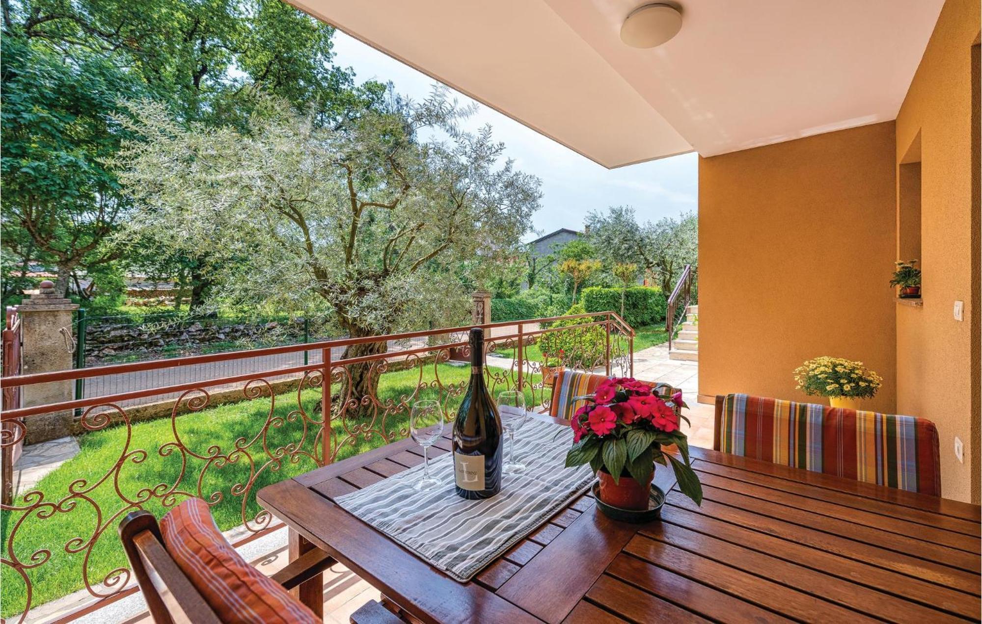 Stunning Apartment In Umag With Wifi Luaran gambar